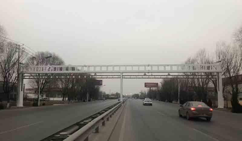 海北公路限高杆